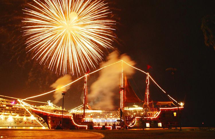 pirate-ship-vallarta-fireworks
