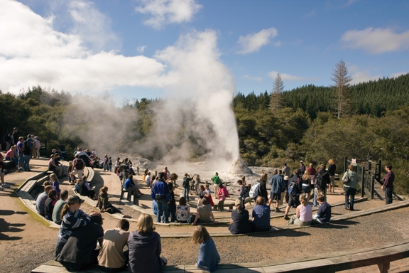 CEL_NewZealand_Rotorua-geyser-05082014-lo
