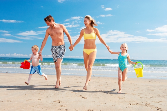 ii-family-running-on-beach-05292014-lo